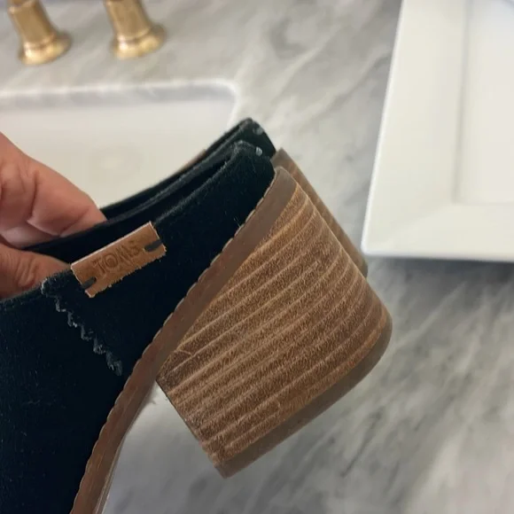 Toms black suede mules size 6 - Picture 3 of 5